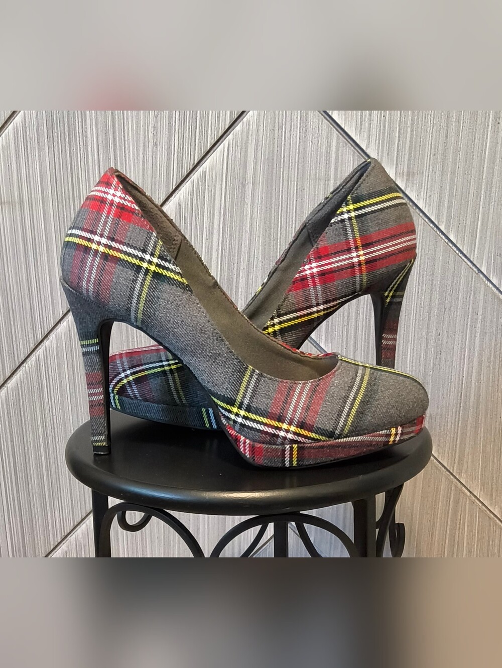 Fioni 7 Tartan Plaid Platform Pumps Red Gray Yellow High Heels Preppy Bold